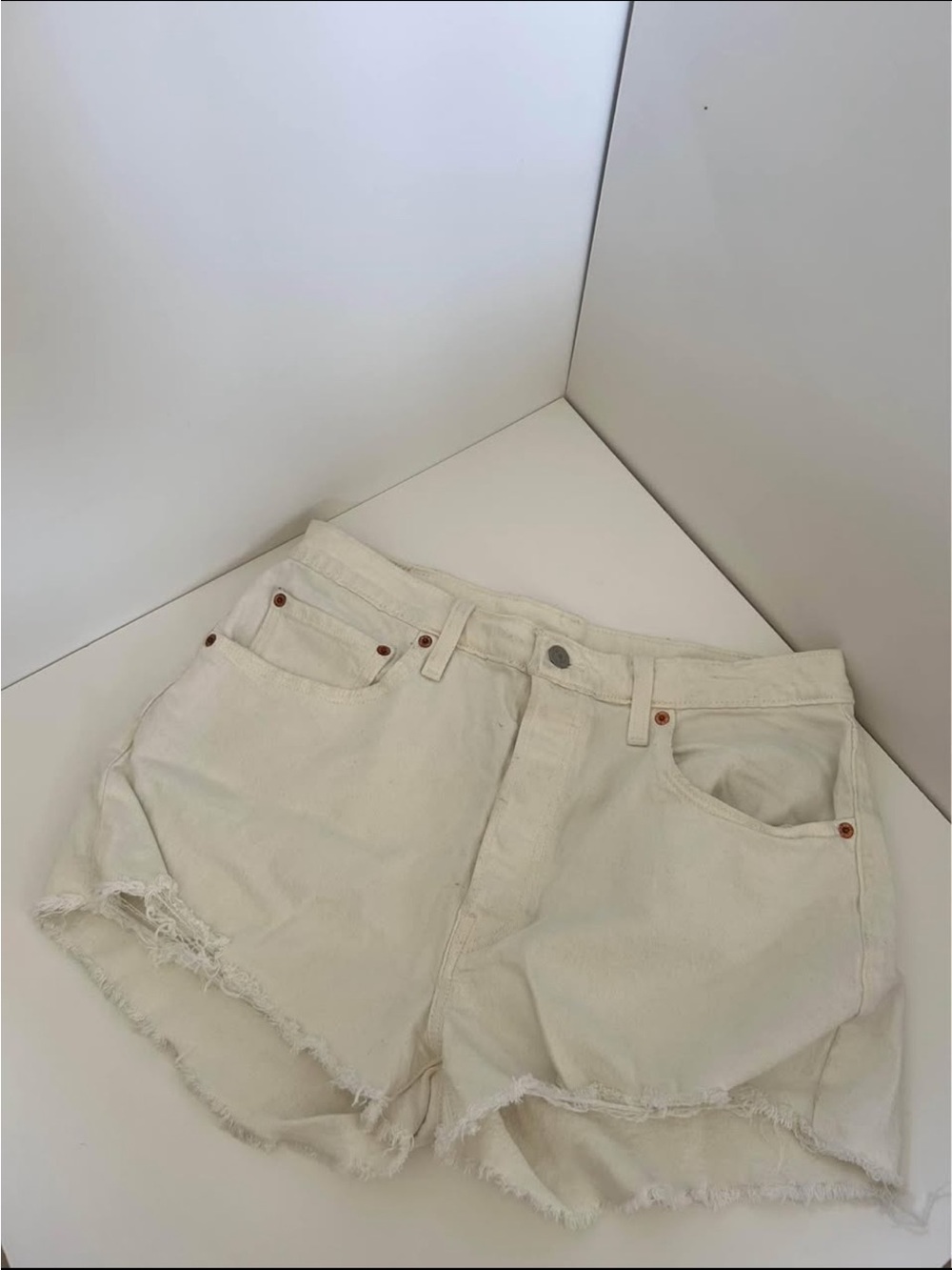 Levi's White Raw Hem Denim Cutoff Shorts L/ 32